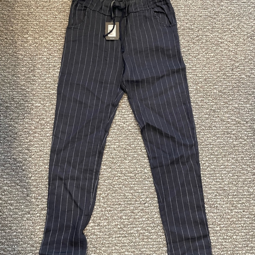 NWOT Straight legged woven pant